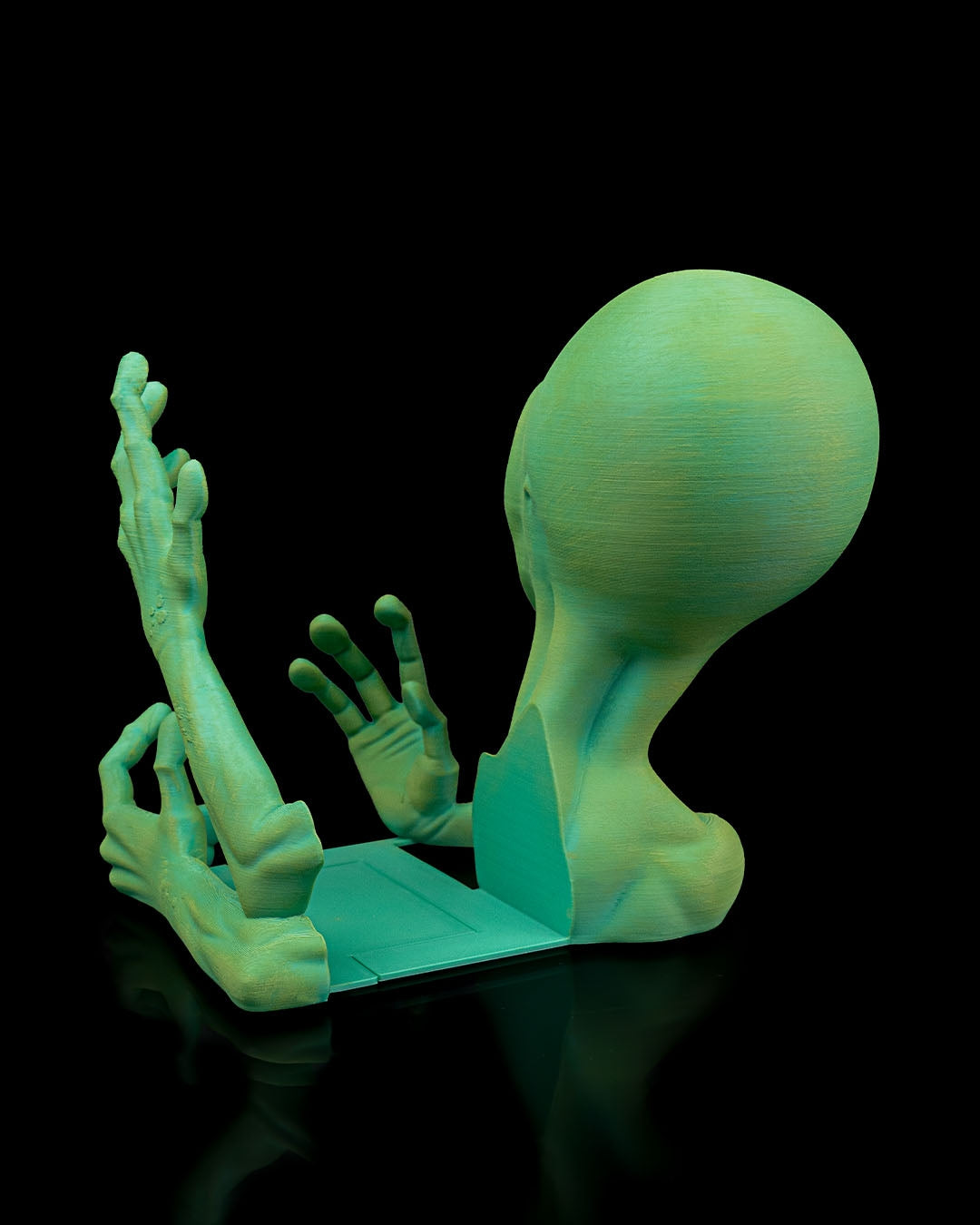 601 Alien Shelf Invader Bookend